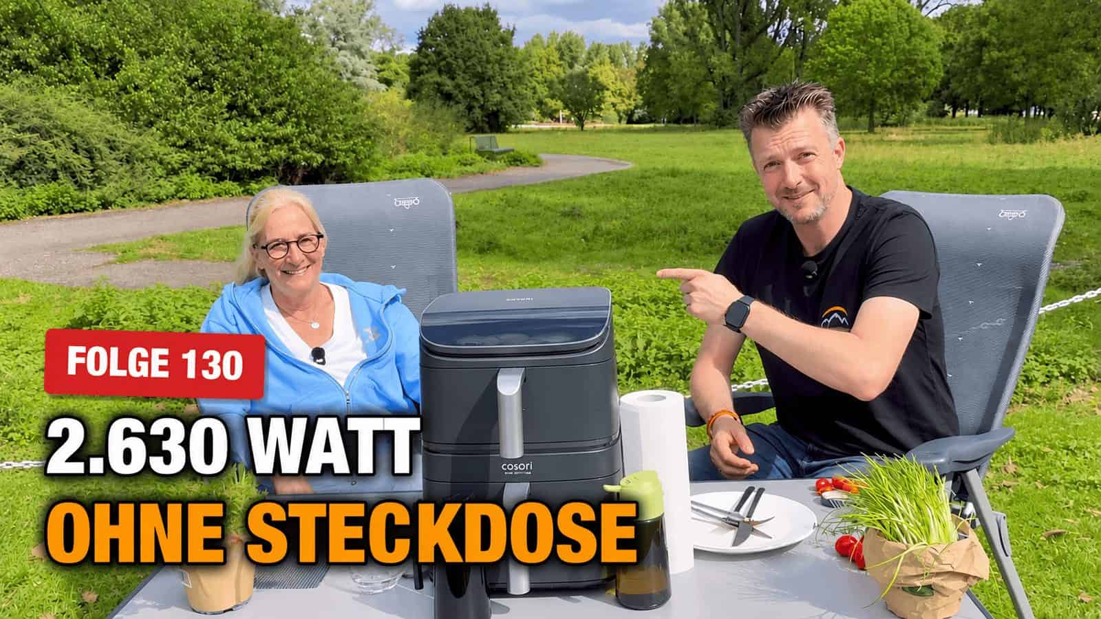 Flo und eine Camperin am Campingtisch im Grünen mit dem COSORI Airfryer, Folge 130: 2.630 Watt ohne Steckdose