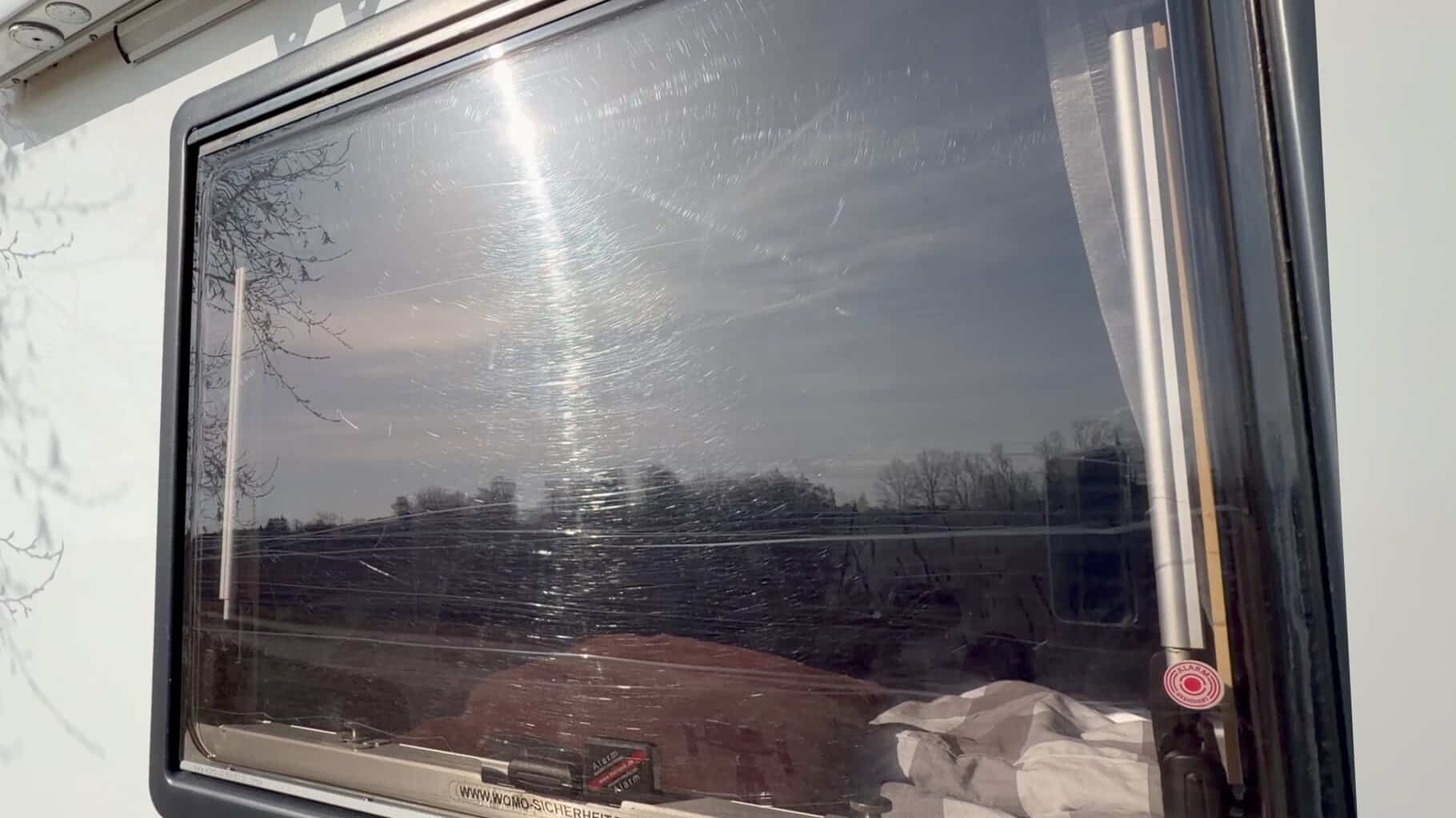 Acrylglas zerkratztes Fenster , Acrylglas zerkratztes Fenster