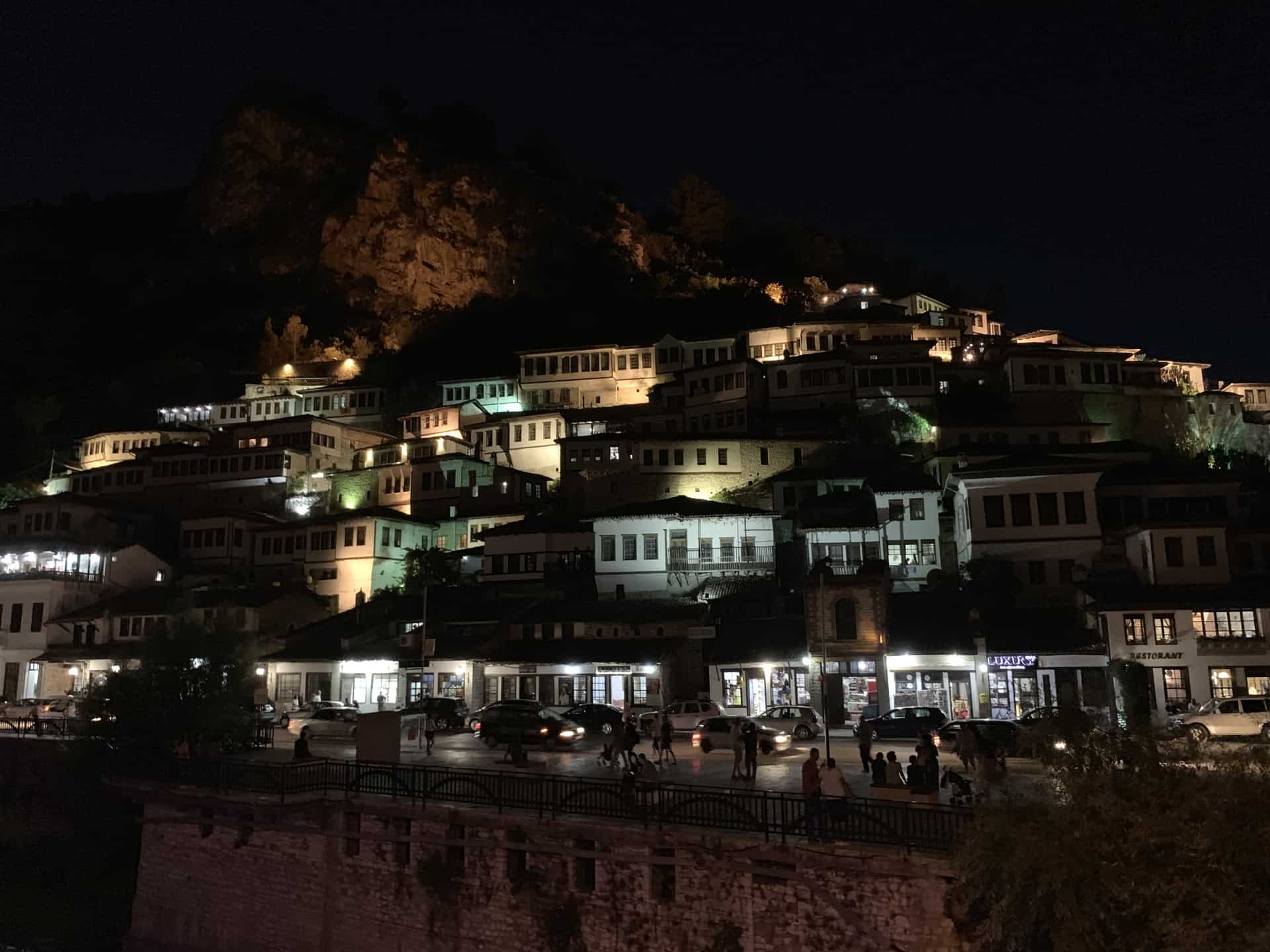 Albanien_Berat_Stadt_der_1000_Fenster_bei_Nacht