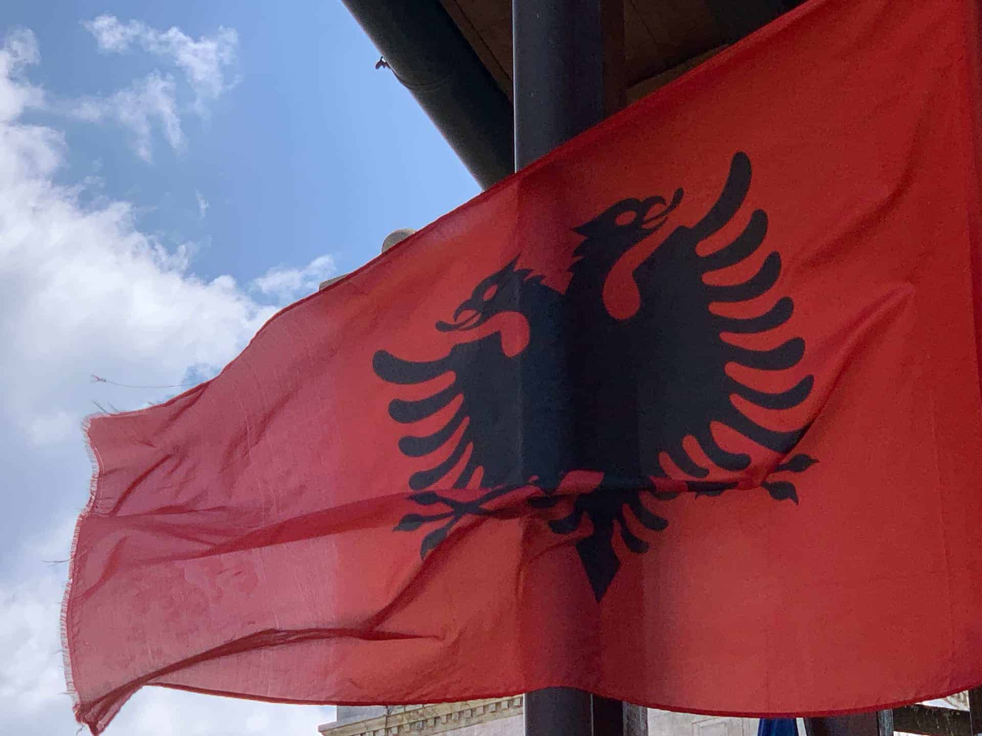 Apollonia_Flagge_Albanien