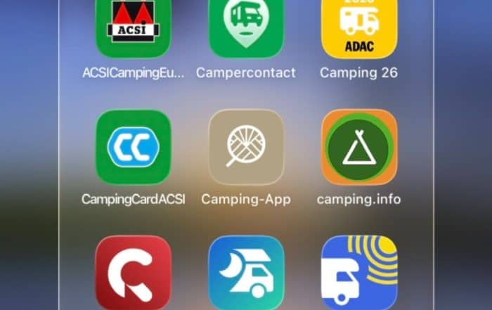App-Ordner auf dem iPhone mit neun Camping-Apps: ACSI, Campercontact, ADAC Camping 2026, CampingCard ACSI, Camping-App, camping.info, CaraMaps, park4night und Stellplatz Radar