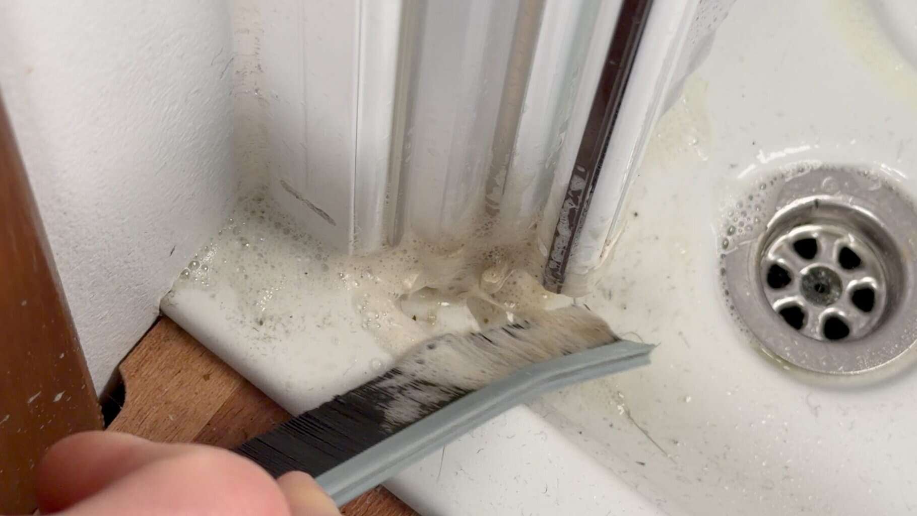 Bürste in der Wohnmobildusche , Bürste in der Wohnmobildusche