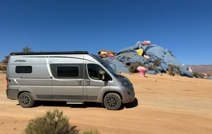 Camper Offroad Blaue Felsen Marokko Poessl 2Win