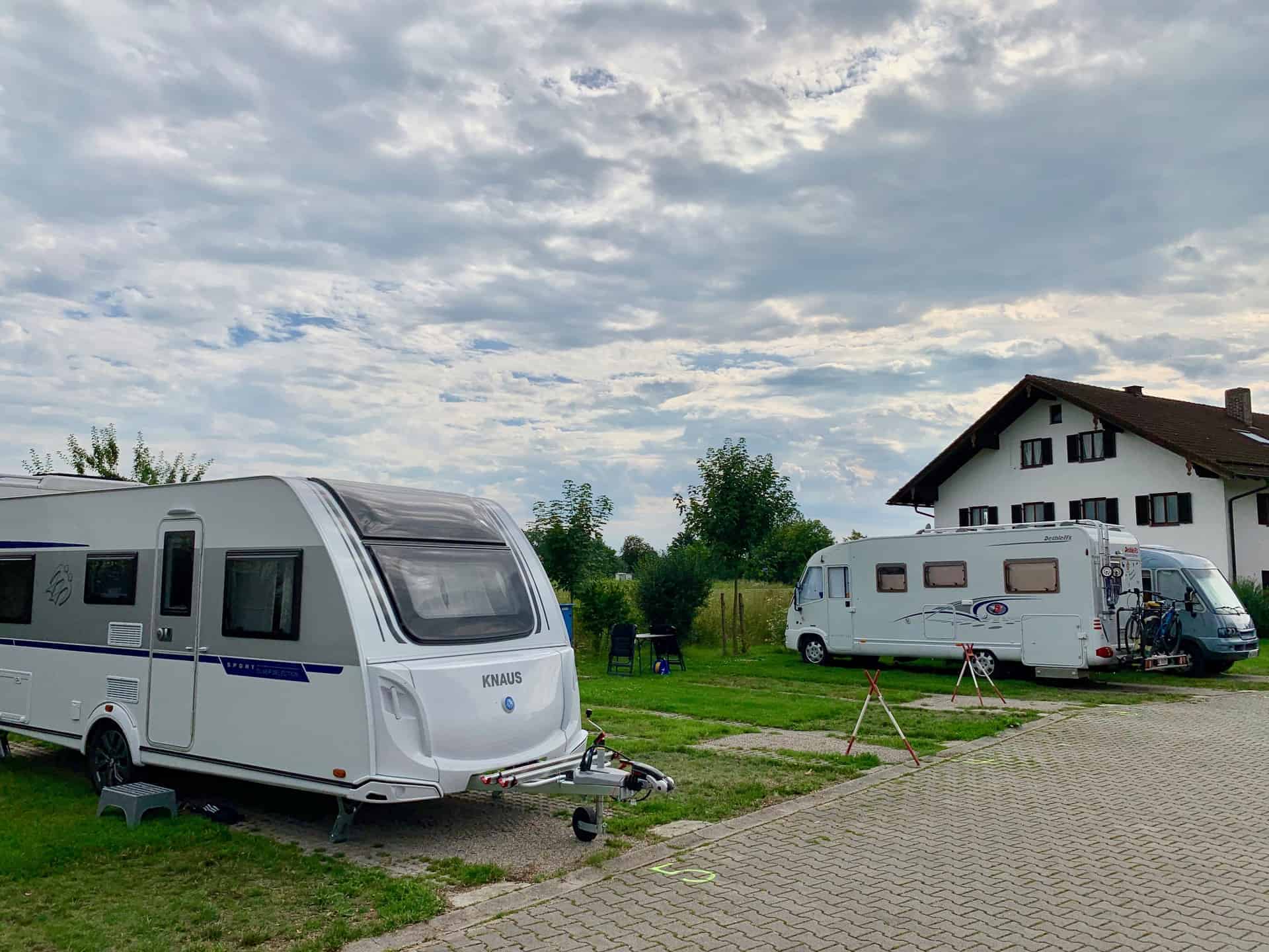Campingplatz_München_Taufkirchen_Dulipphof_Stellplatz_vorne