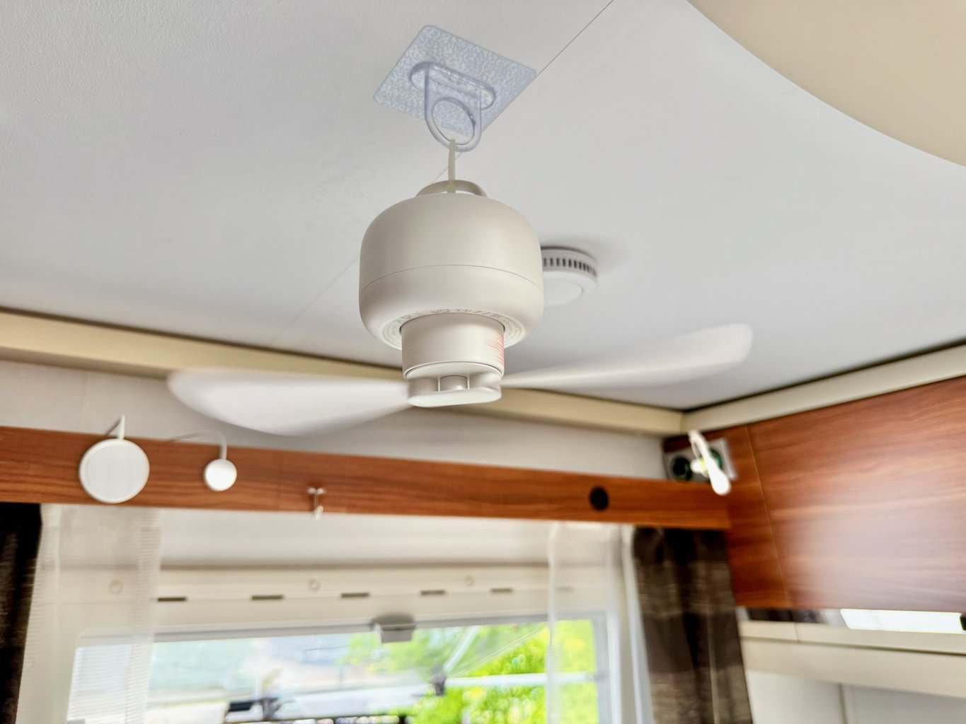 Deckenventilator Camping Jisulife im Wohnmobil im Schlafbereich , Deckenventilator Camping Jisulife im Wohnmobil im Schlafbereich