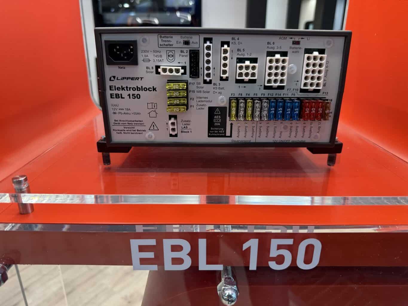 Elektroblock EBL 150 von Lippert mit Sicherungsbelegung auf der Vorderseite