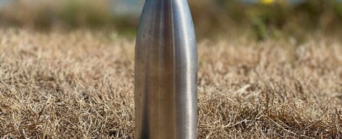 , FLSK isolierte Trinkflasche kaltes Wasser in heisser Sommerhitze