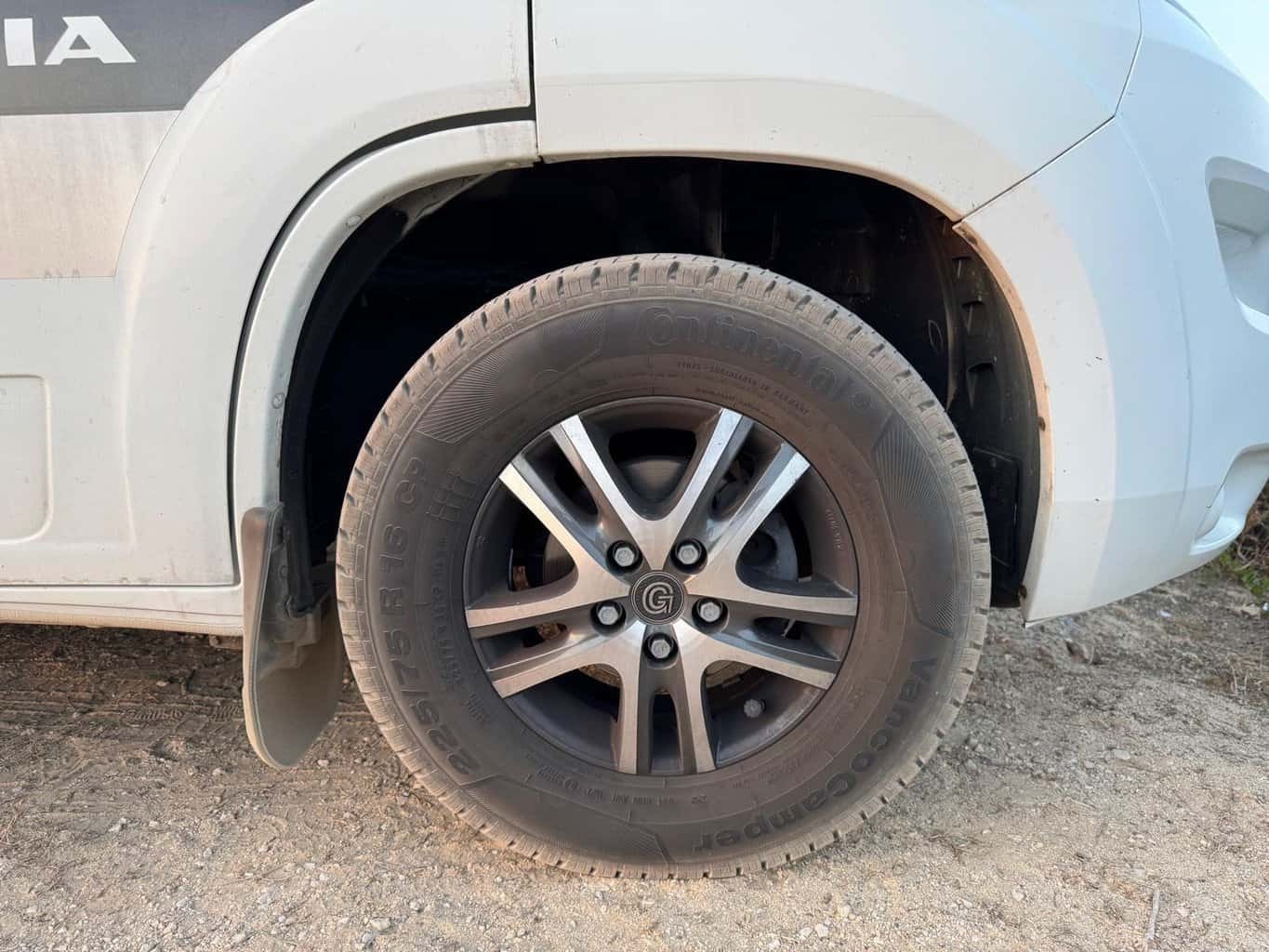 Fiat Ducato Reifen im Seitenlicht , Fiat Ducato Reifen im Seitenlicht