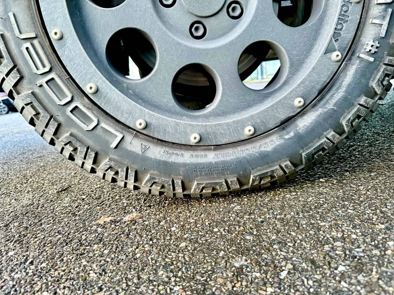 Flanke eines 255 55 R18 , Flanke eines 255 55 R18