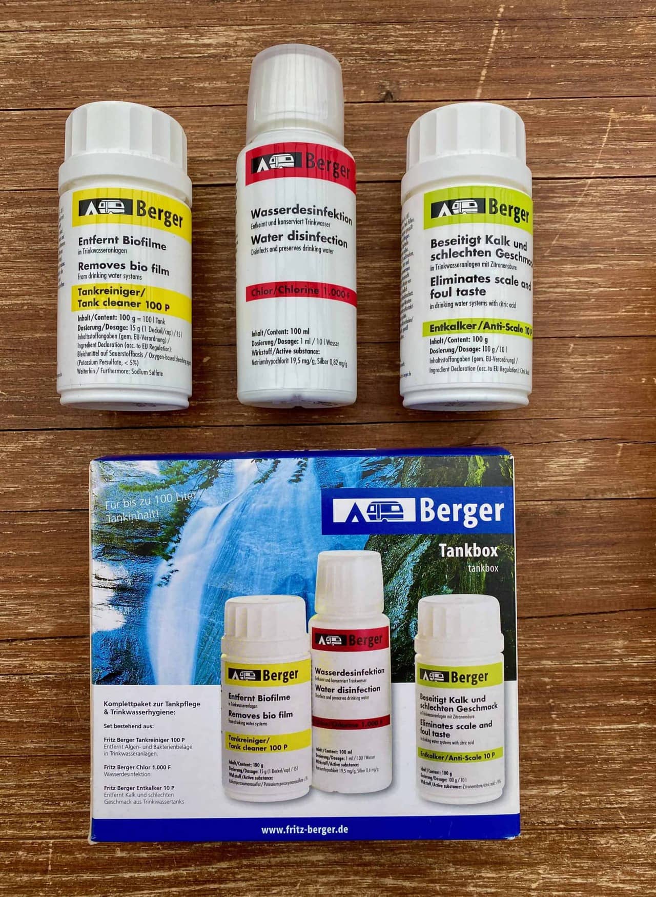 Berger Tankbox mit den drei Dosen Tankreiniger 100 P gegen Biofilm, Wasserdesinfektion Chlor 1.000 F und Entkalker 10 P, darunter die Packung für bis zu 100 Liter Tankinhalt