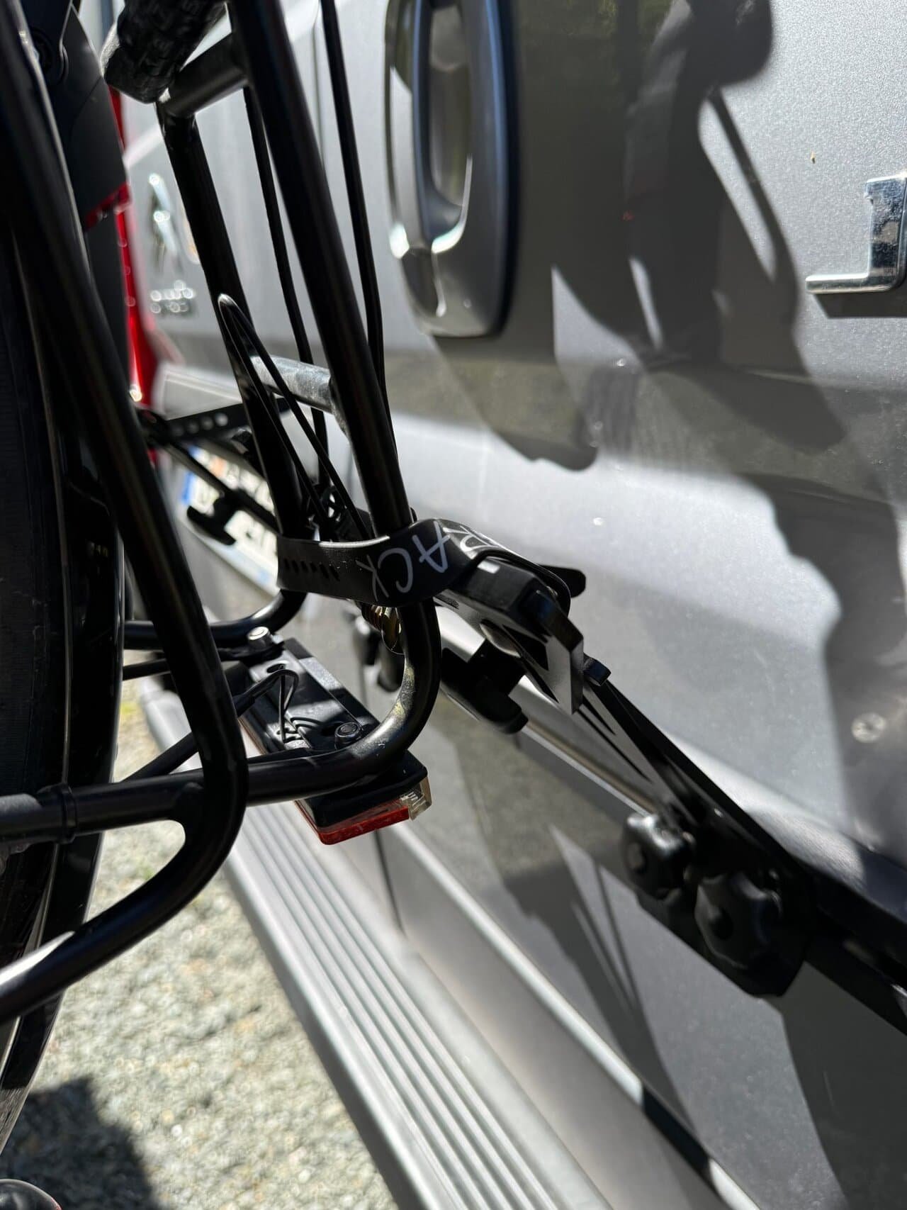 Gepaecktraeger kanpp montiert , Gepaecktraeger kanpp montiert