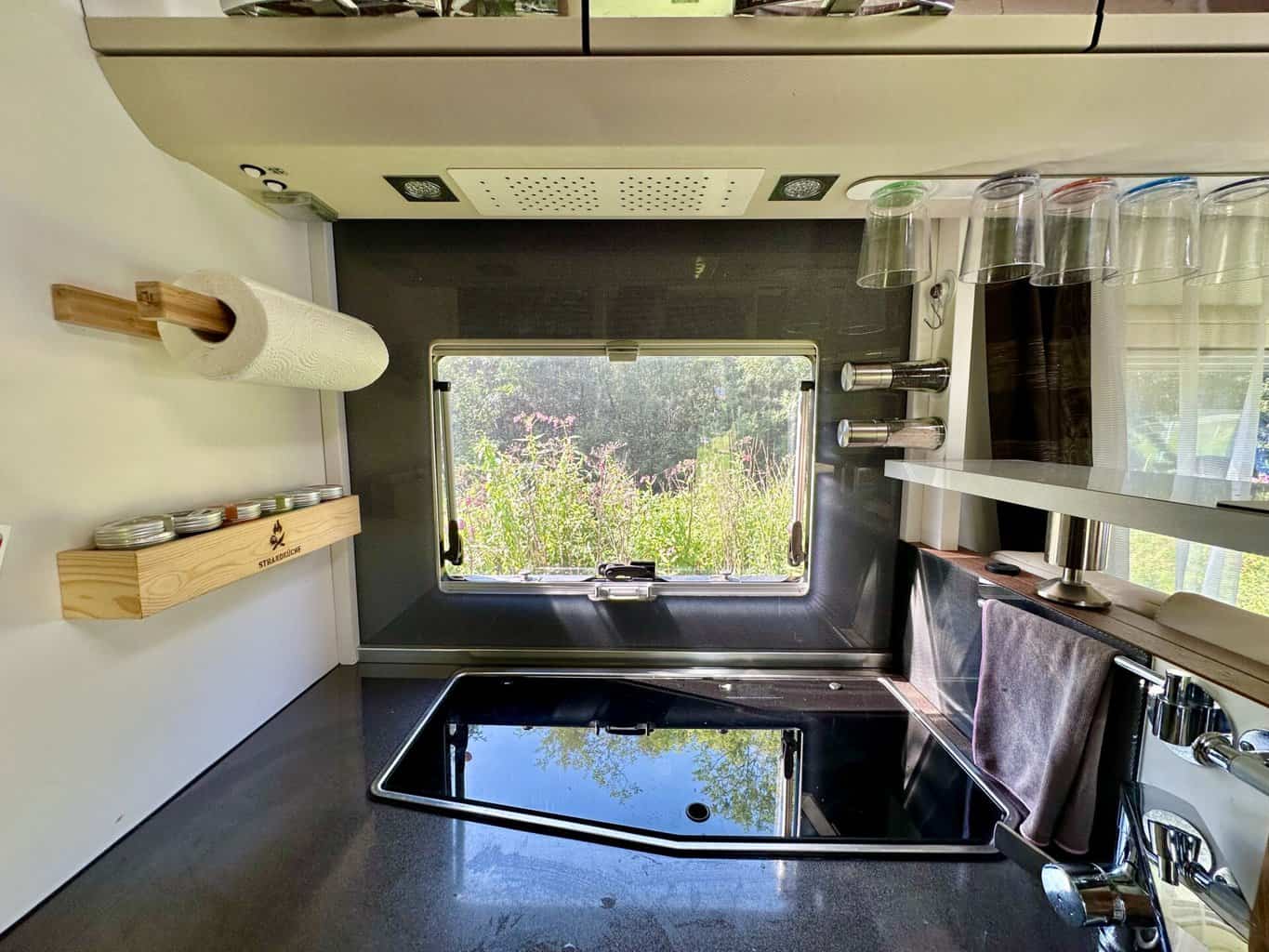 Gewürze Strandküche Kräuter Meersalz Pfeffer im der Wohnmobil Küche , Gewürze Strandküche Kräuter Meersalz Pfeffer im der Wohnmobil Küche