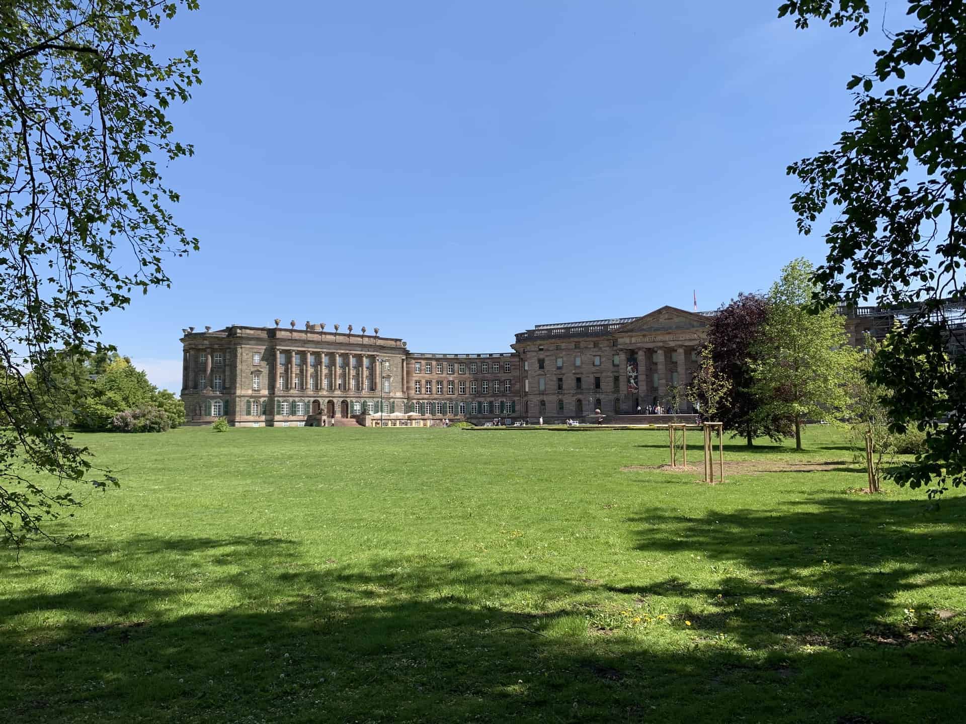 Kassel_Schloss_Wilhelmshöhe_Seitenblick
