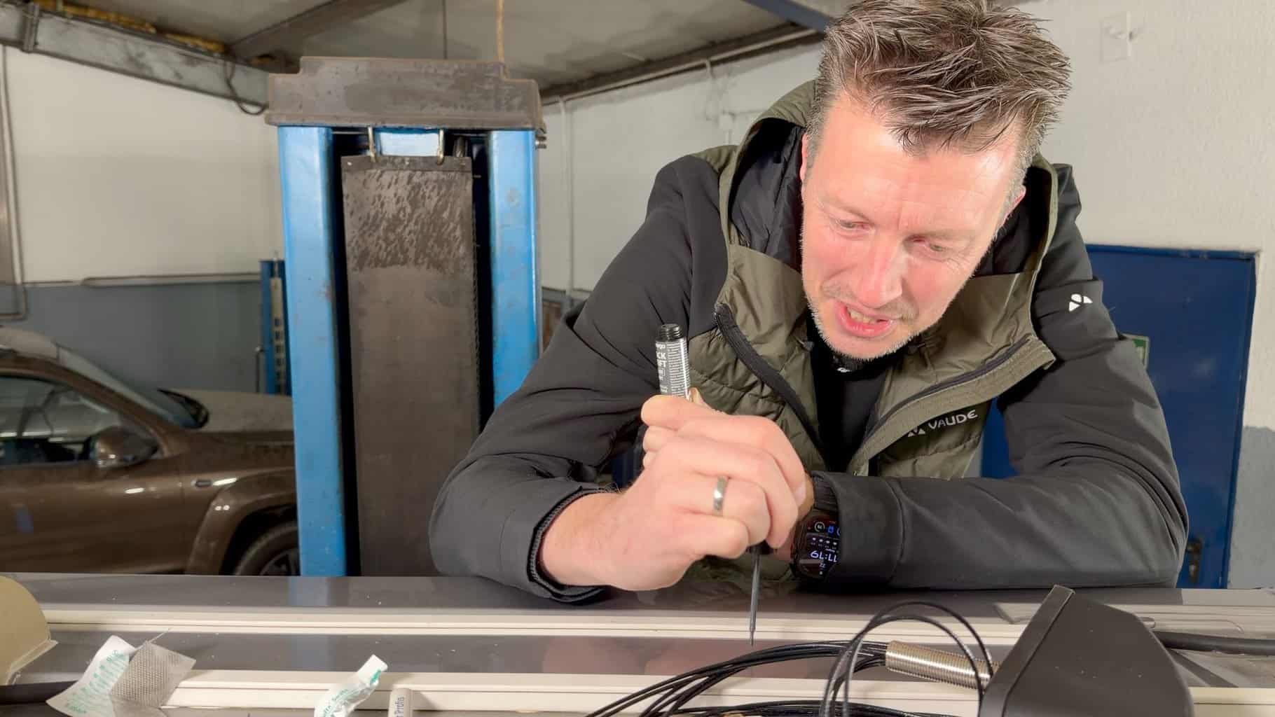 Lack auf Bohrstelle , Lack auf Bohrstelle