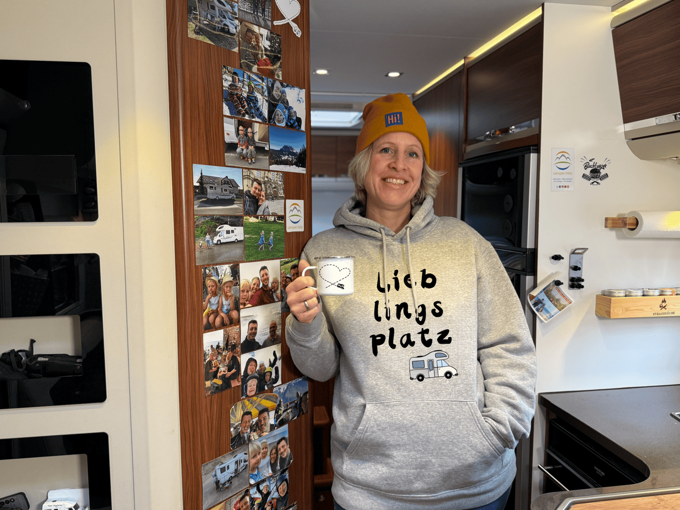 Hoodie mit dem Motiv Lieblingsplatz aus dem camperlove.shop