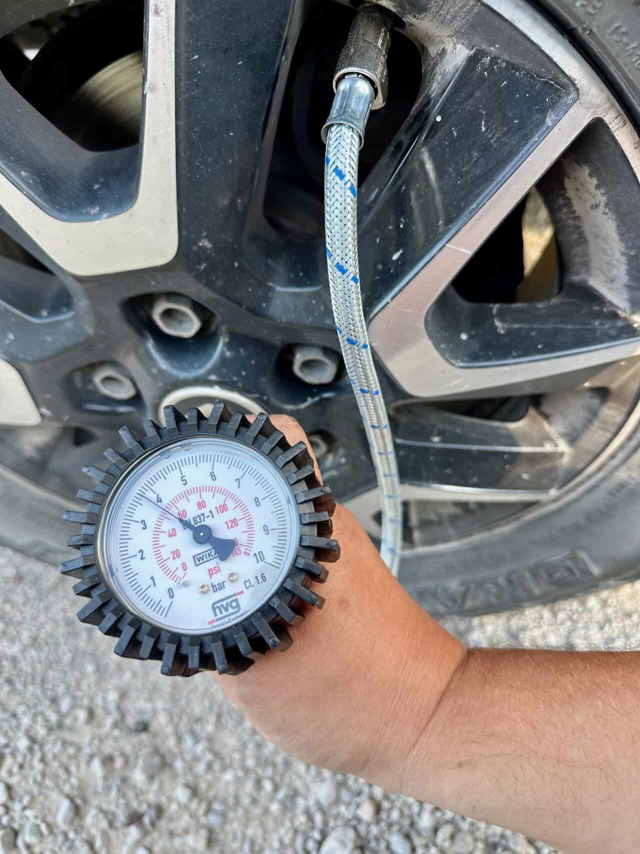 Luft ablassen mit Manometer , Luft ablassen mit Manometer