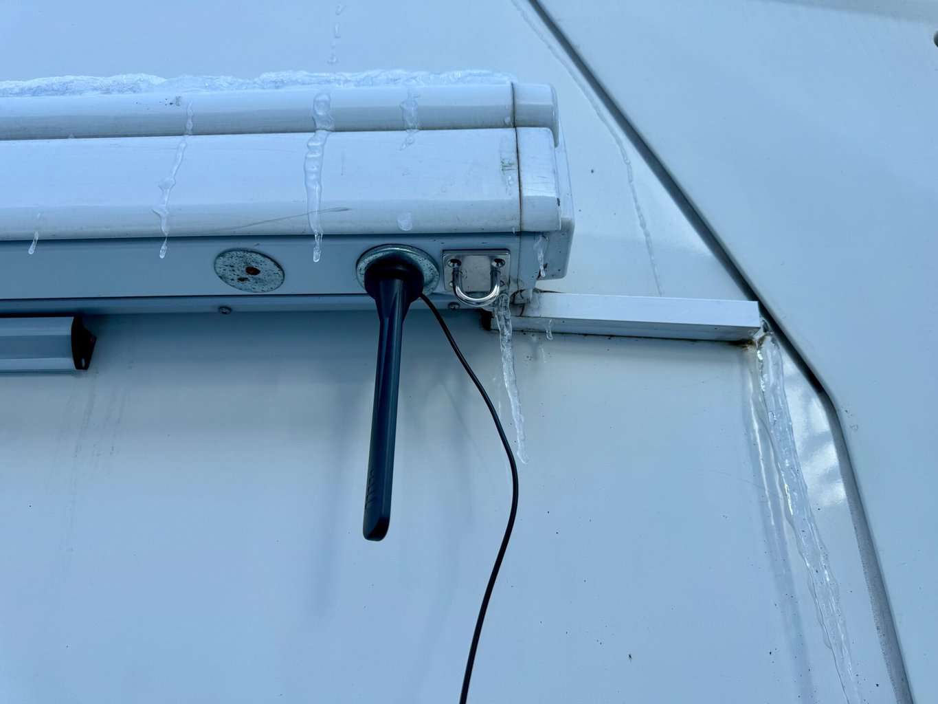 4 Klebe-, Ansteck-, Saugnapf- und Magnet-Antennen im Test und Vergleich, Magnet Antenne für Internet Router an der Wohnmobilmarkise