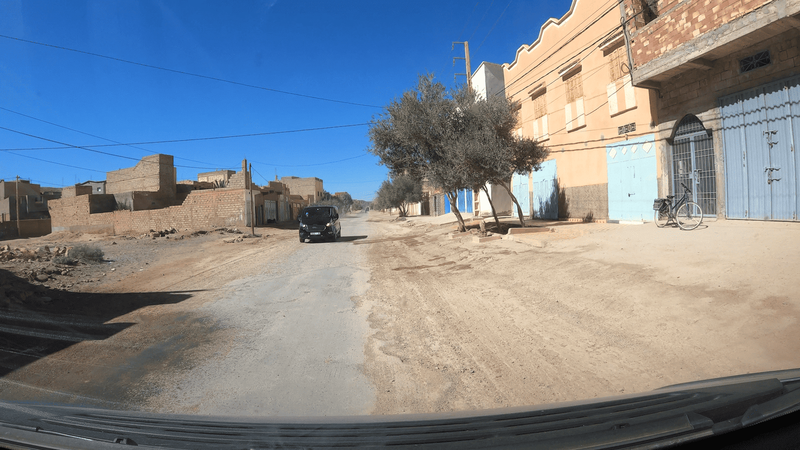 Marokko Dorfstrasse Gegenverkehr guter Zustand , Marokko Dorfstrasse Gegenverkehr guter Zustand