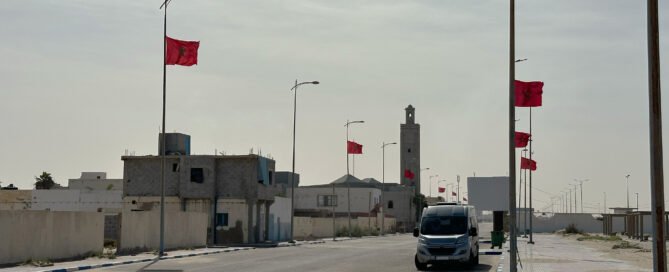 , Marokko Poessl 2Win S Strasse Parken Flaggen