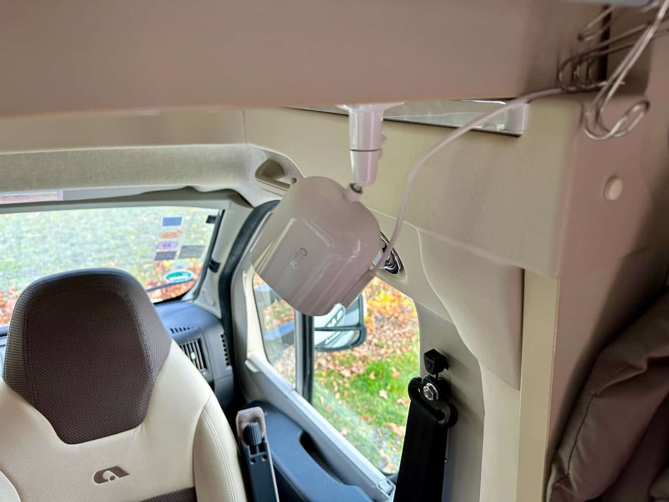 , Netgear Arlo Pro 4 Ueberwachung Fahrerraum Aussenfenster Frontscheibe