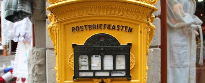 Postbriefkasten_gelb