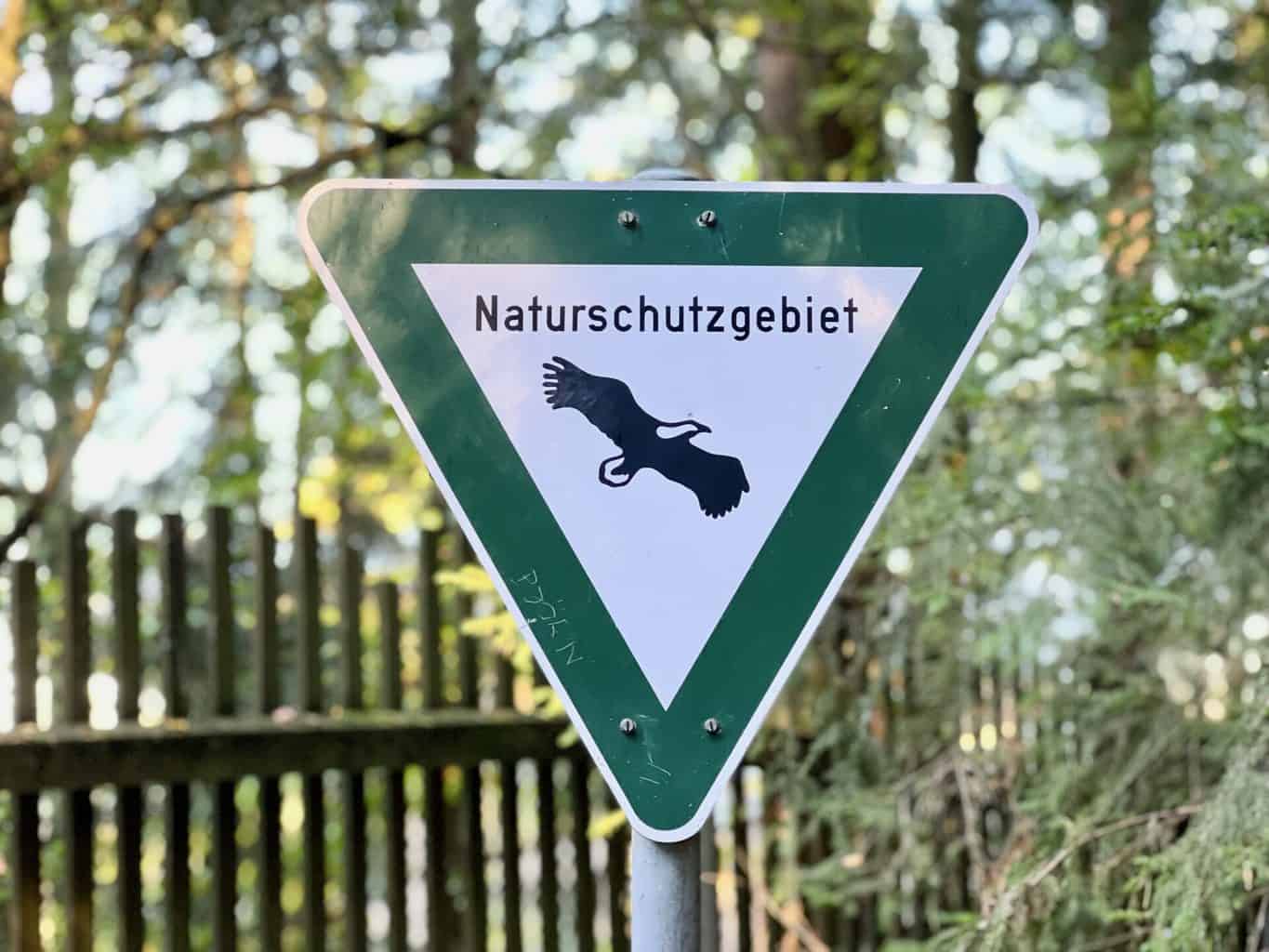 Naturschutzgebiete in Deutschland – Überblick für Camper, Schild Naturschutzgebiet
