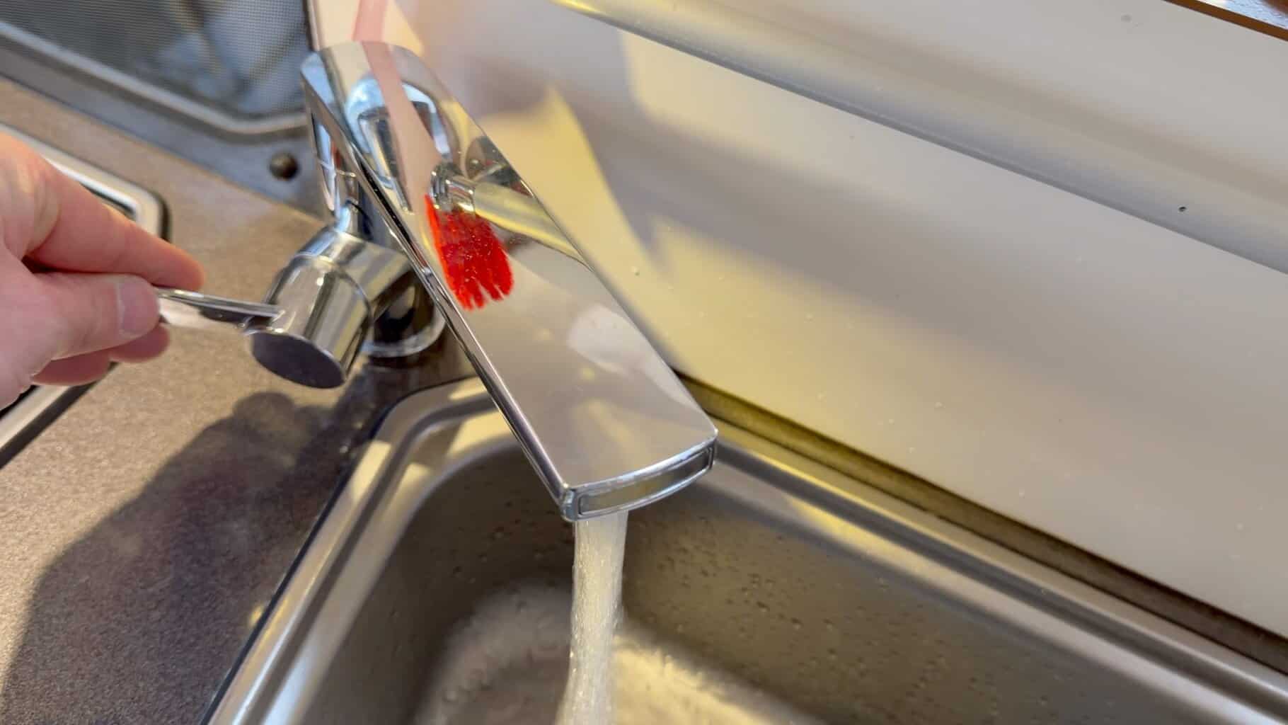 Schritt 3 Alle Wasserhähne auf Mittelstellung , Schritt 3 Alle Wasserhähne auf Mittelstellung