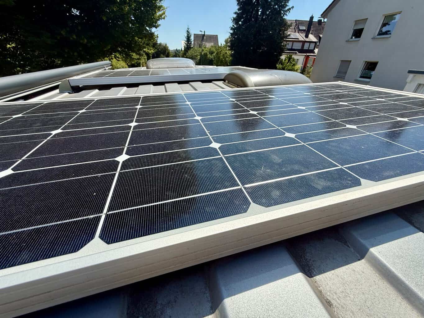 Solarplatten auf Dach , Solarplatten auf Dach