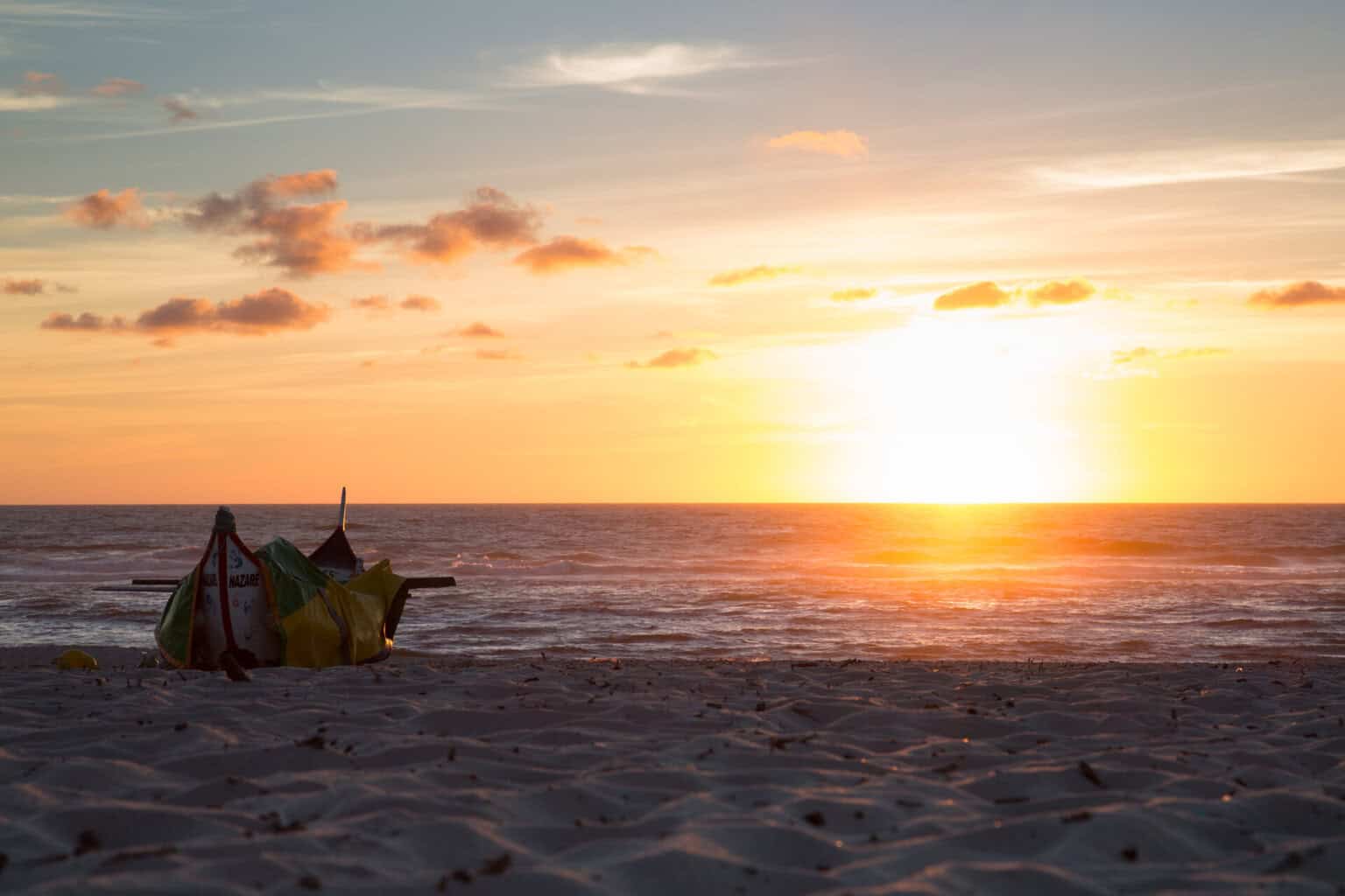 Sonnenuntergang mit Boot im Vordergrund , Sonnenuntergang mit Boot im Vordergrund