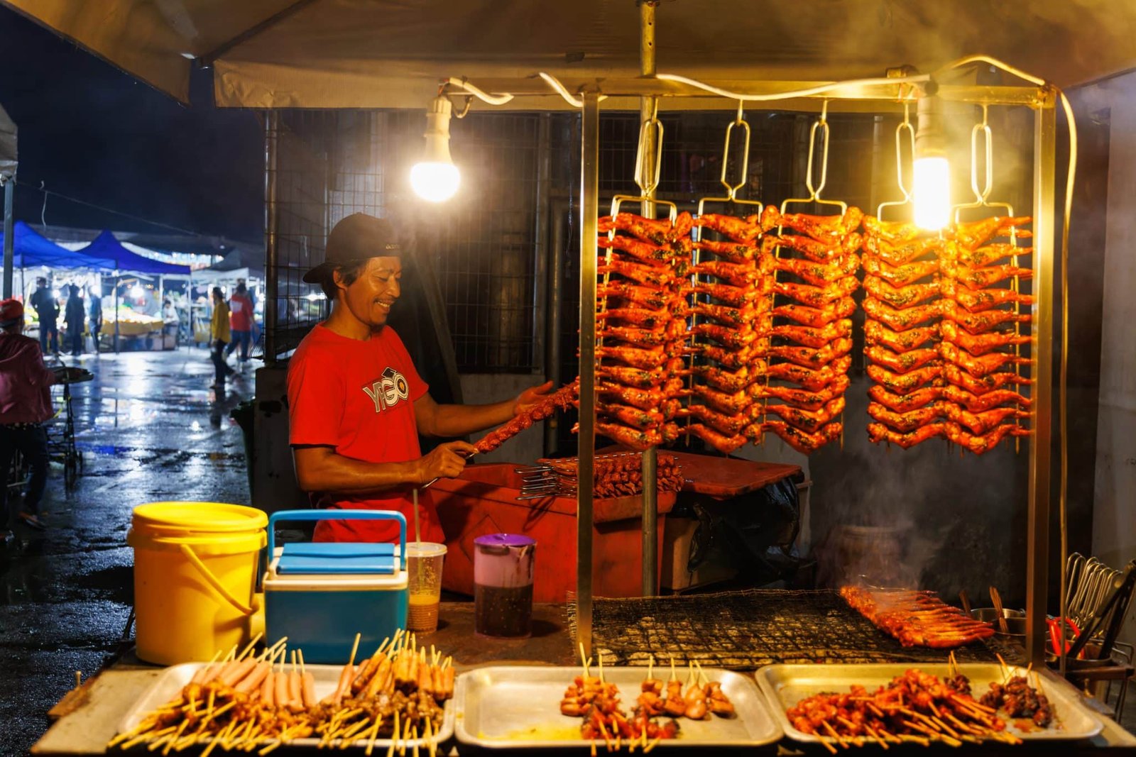 Streetfood Koch laechelt in Malaysia , Streetfood Koch laechelt in Malaysia
