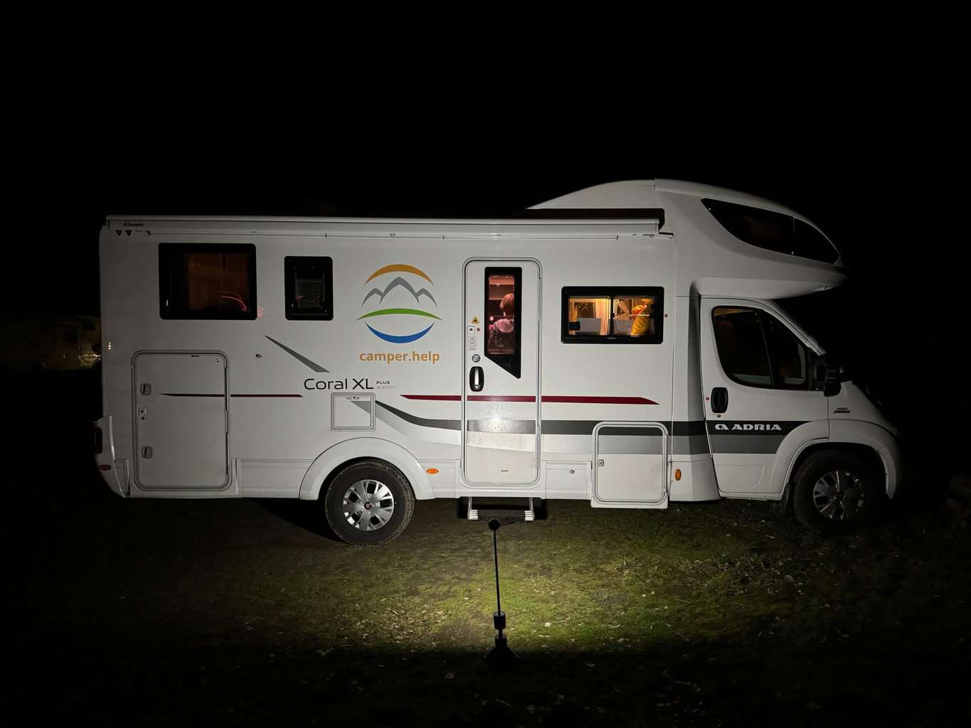 , Viozon Campinglampe Test Campingplatz Lichtkegel auf das Wohnmobil kaltweiss