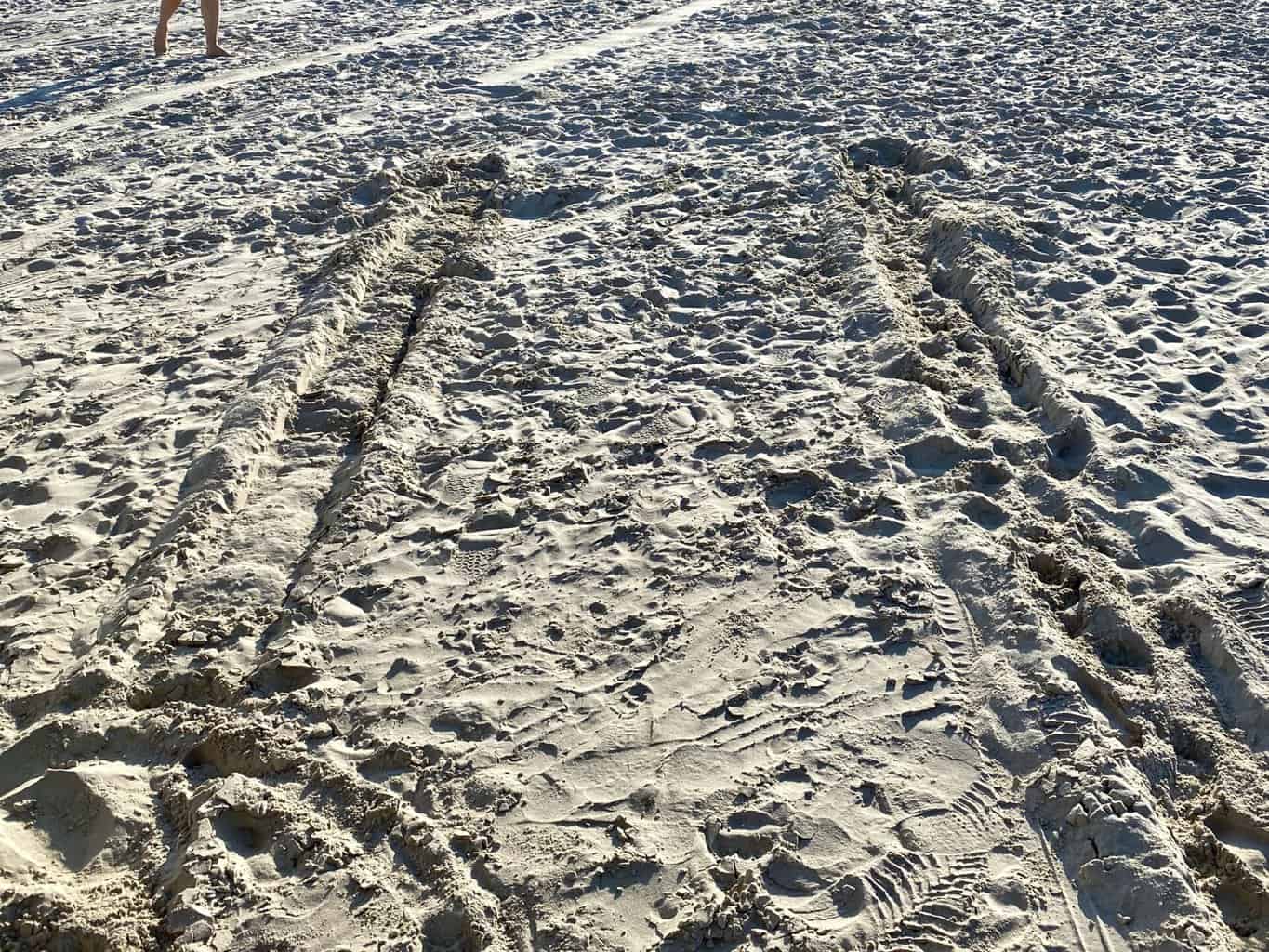 , Wohnmobil am Strand im Sand stecken bleiben
