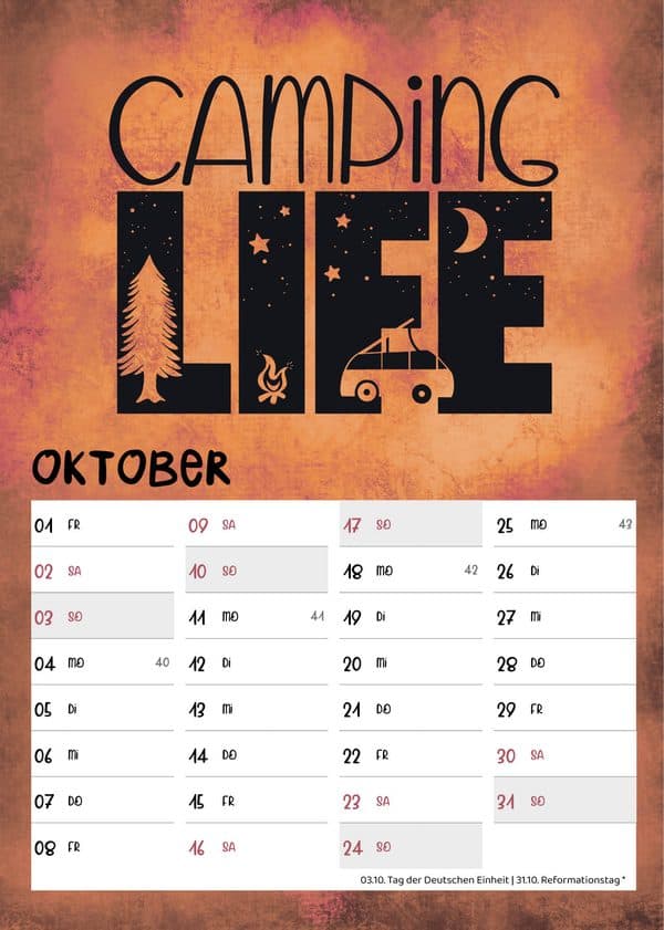 Oktoberblatt: Schriftzug Camping Life mit Tanne, Lagerfeuer und Bulli unter dem Sternenhimmel